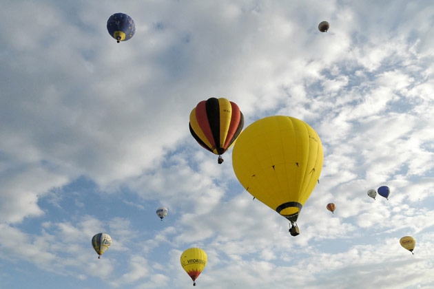 vign_orig_ad_tourisme_montgolfieres